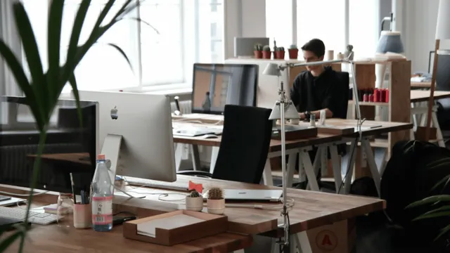 boss-tried-to-call-here-how-redditor-dodged-off-hours-call-amid-strict-work-from-office-policy-internet-impressed